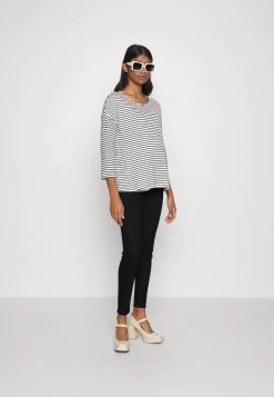 Anna Field -Anna Field 3c03c4c4dc0e46b8b30fd5a223beef4e